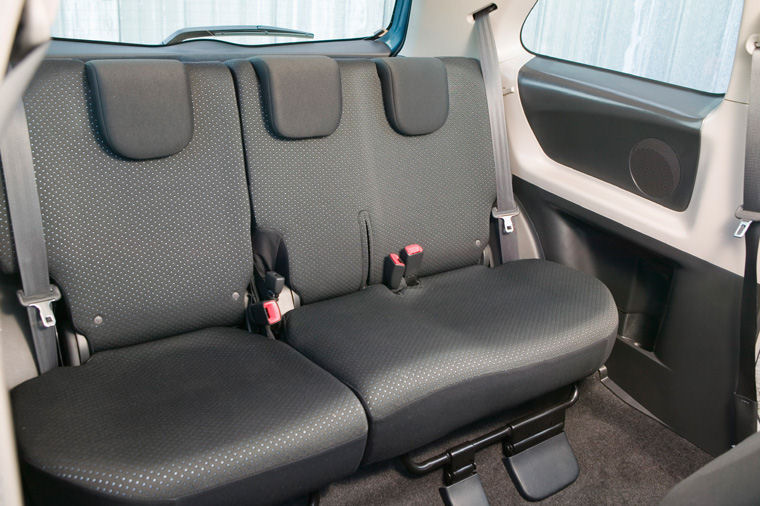 2008 Toyota Yaris Hatchback Rear Seats Picture