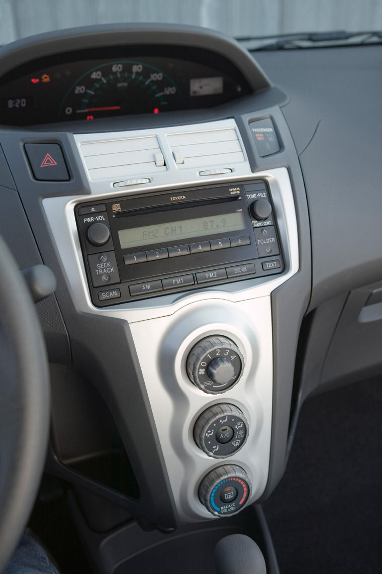 2008 Toyota Yaris Hatchback Dashboard Console Picture