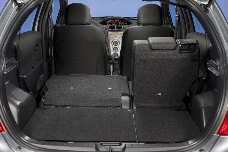 2010 Toyota Yaris 5-door Hatchback Trunk Picture