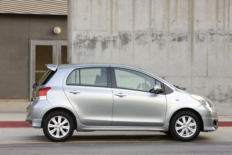 2010 Toyota Yaris 5 Door Hatchback Picture Pic Image