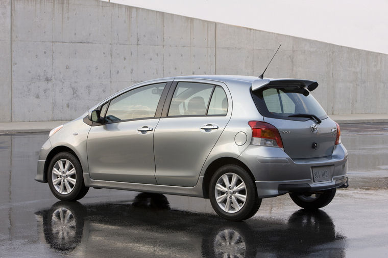 2010 Toyota Yaris 5-door Hatchback Picture