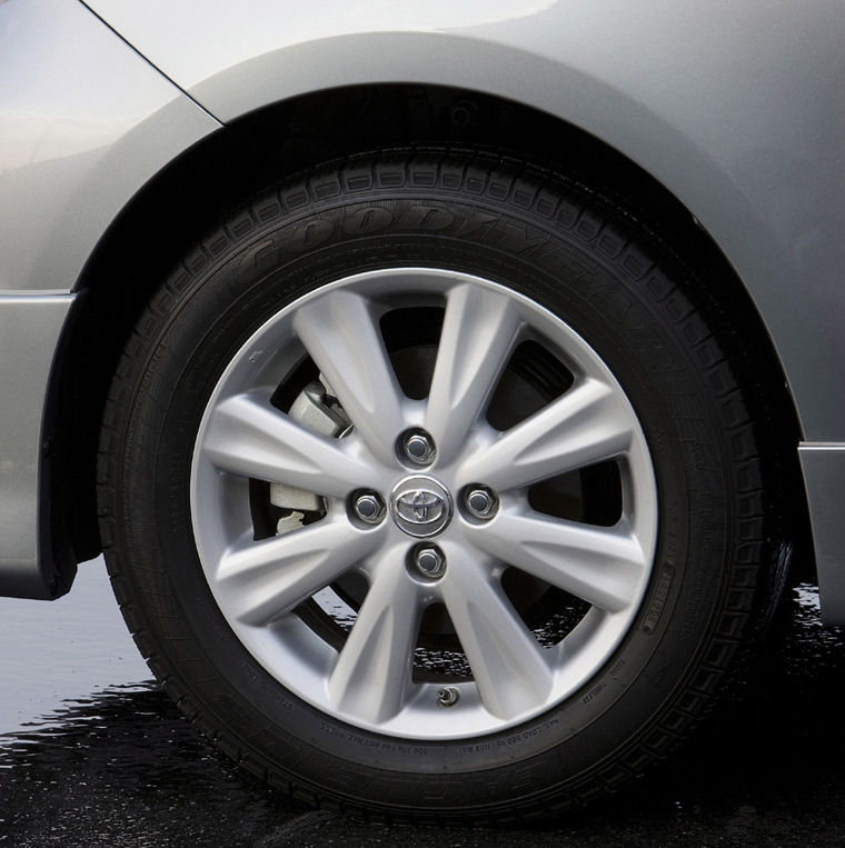 2010 Toyota Yaris 5-door Hatchback Rim Picture