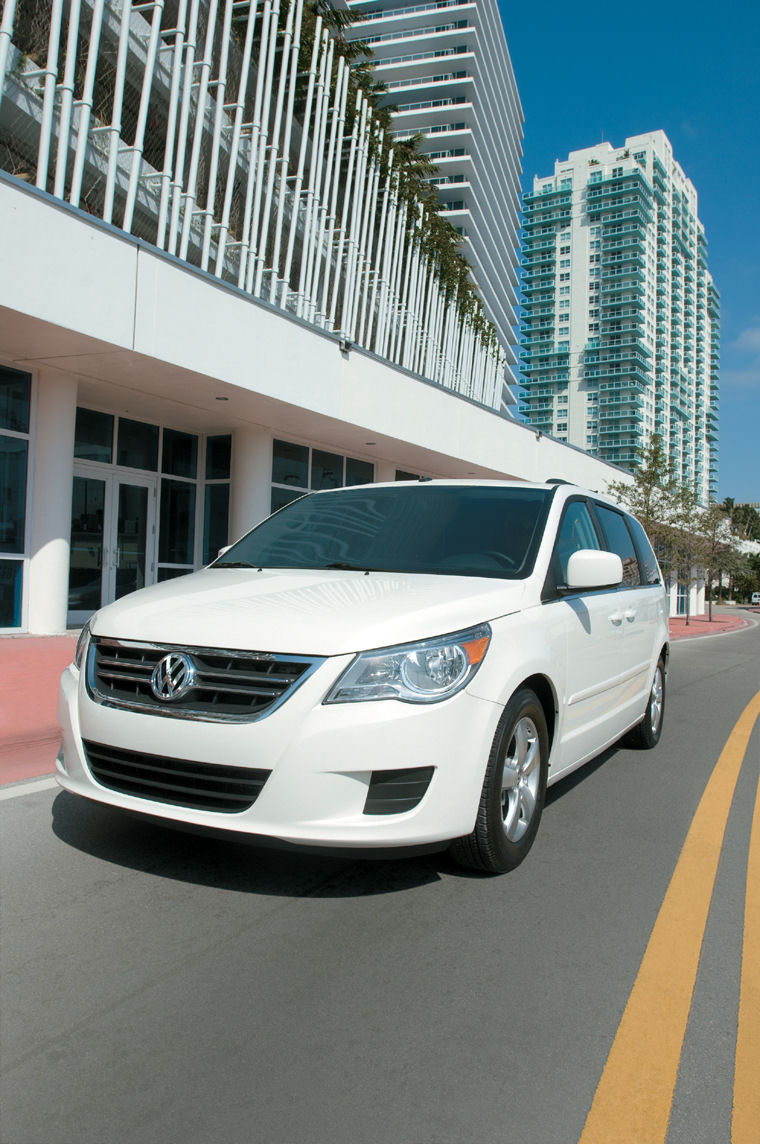 2009 Volkswagen Routan Picture