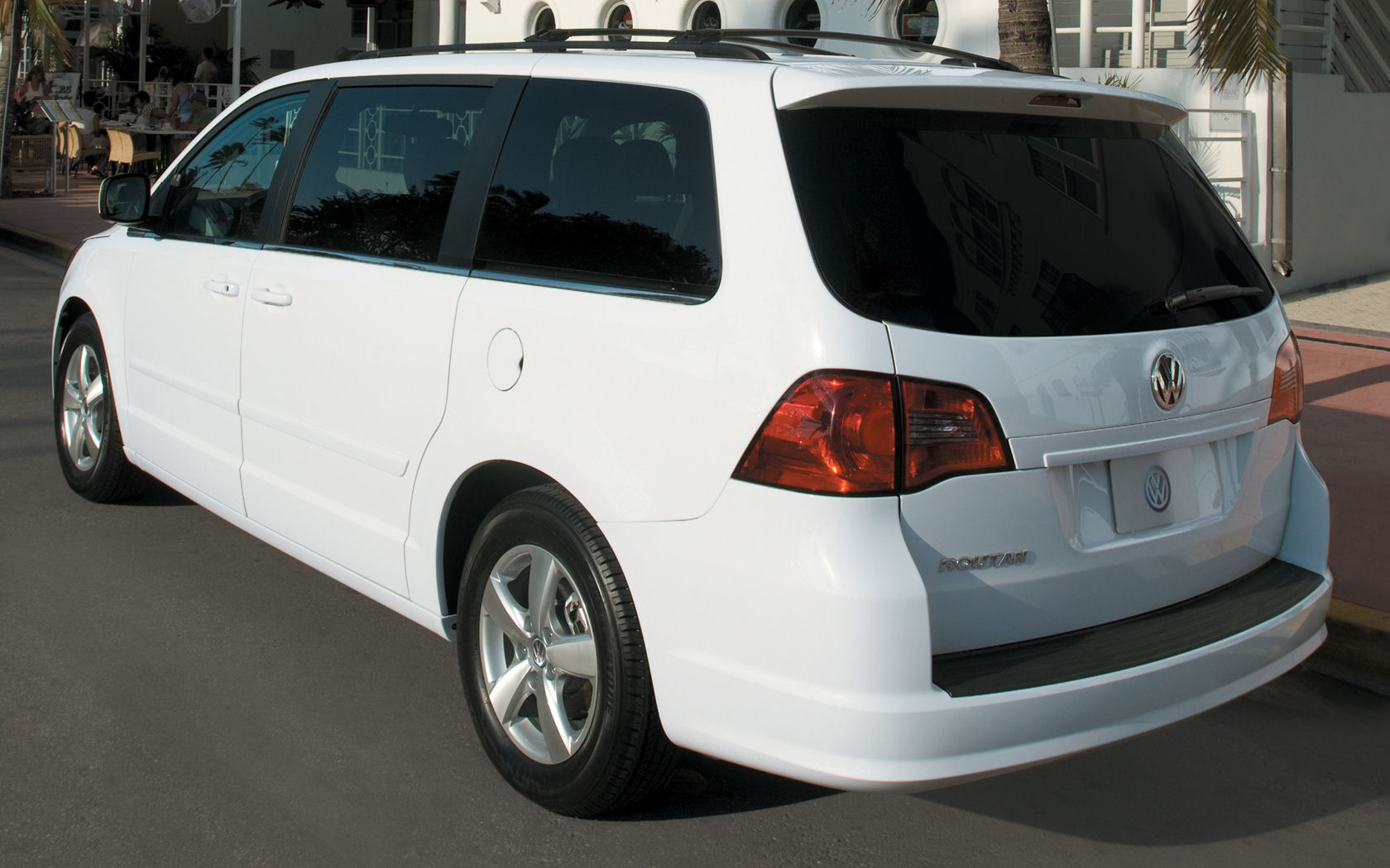 Volkswagen Routan Desktop Wallpaper