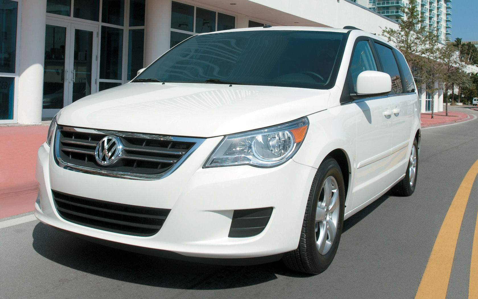 Volkswagen Routan Desktop Wallpaper