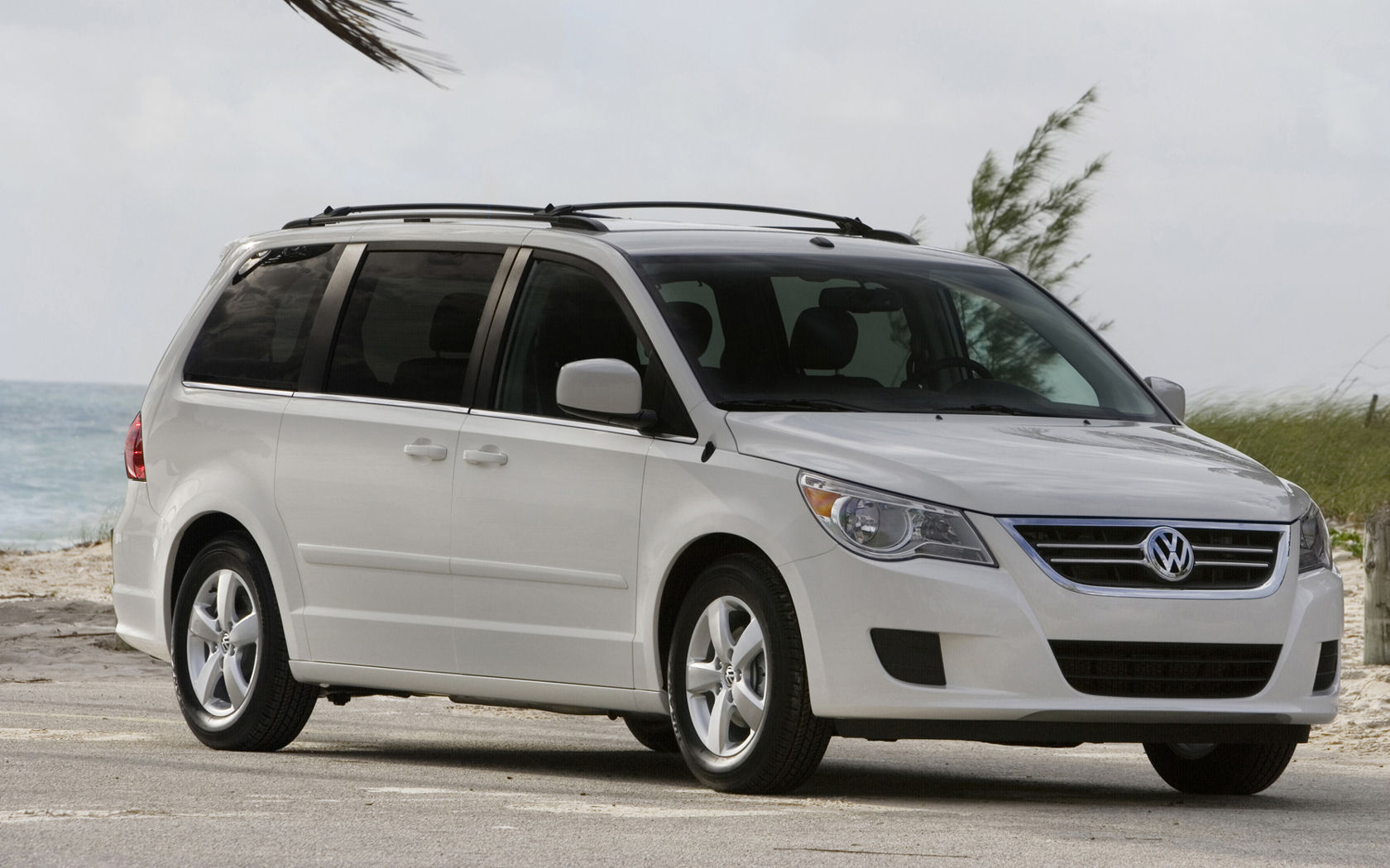 Volkswagen Routan Desktop Wallpaper