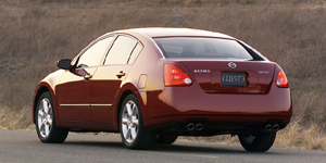 2005 Nissan Maxima Reviews / Specs / Pictures