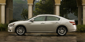 2009 Nissan Maxima Reviews / Specs / Pictures