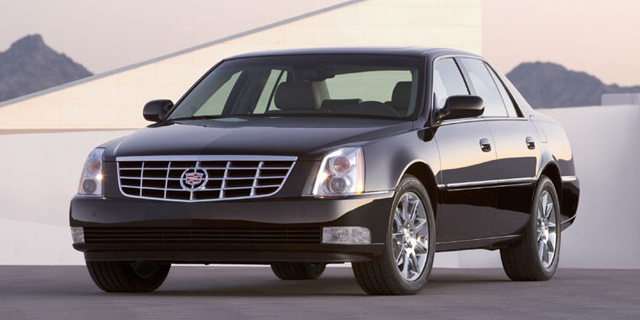 2010 Cadillac DTS Pictures