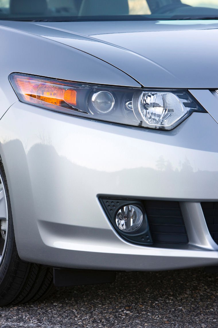 2009 Acura TSX Headlight Picture
