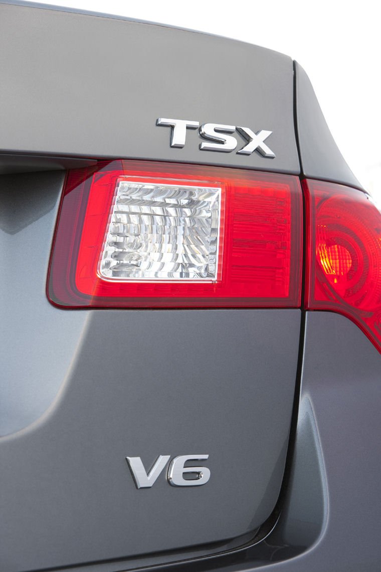 2010 Acura TSX V6 Tail Light Picture