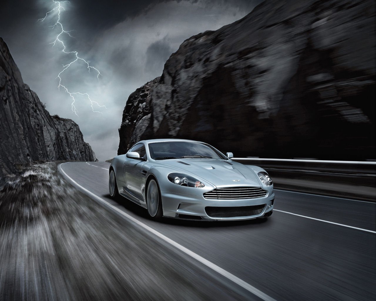 Aston Martin DBS Desktop Wallpaper