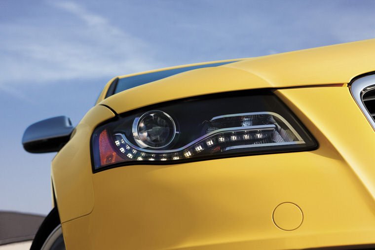 2010 Audi S4 Sedan Headlight Picture