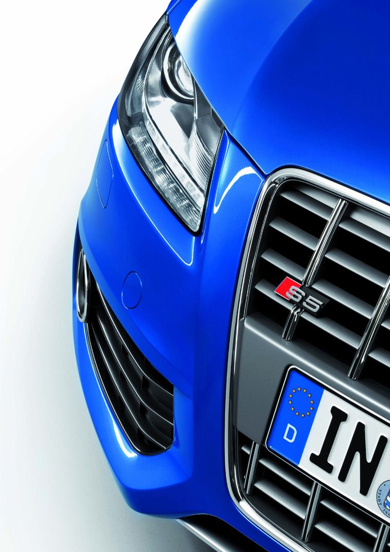 2011 Audi S5 Convertible Headlight Picture