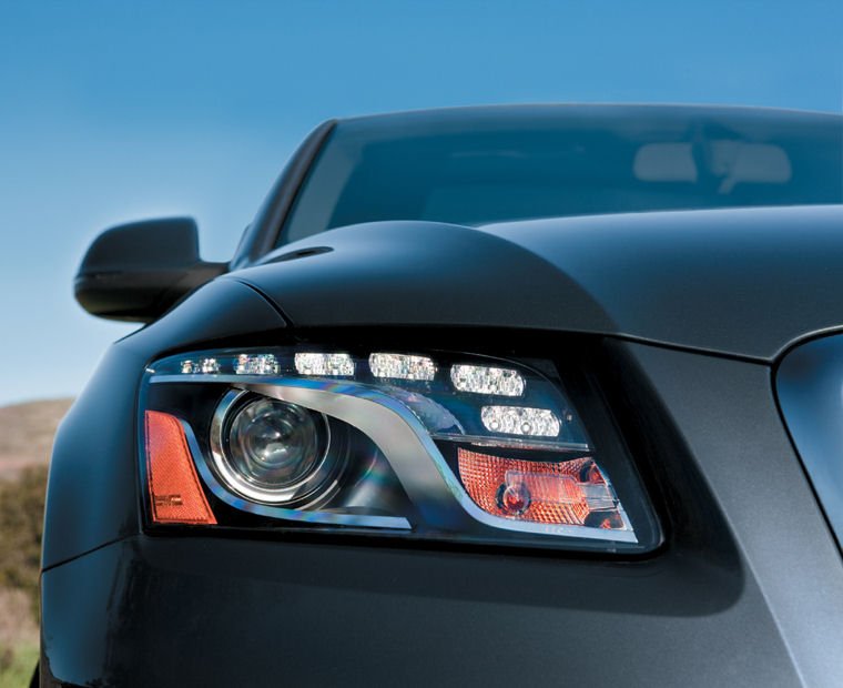 2010 Audi Q5 Headlight Picture