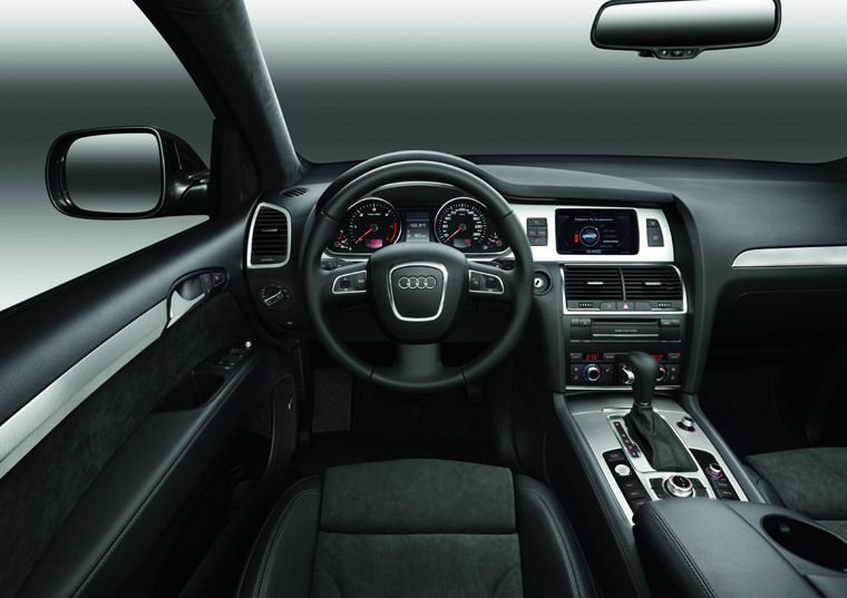 2010 Audi Q7 3.0 TDI Cockpit Picture
