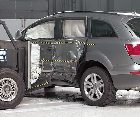 2011 Audi Q7 IIHS Side Impact Crash Test Picture