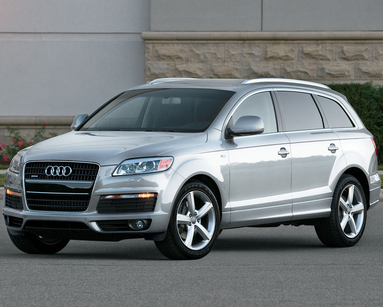 Audi Q7 Desktop Wallpaper