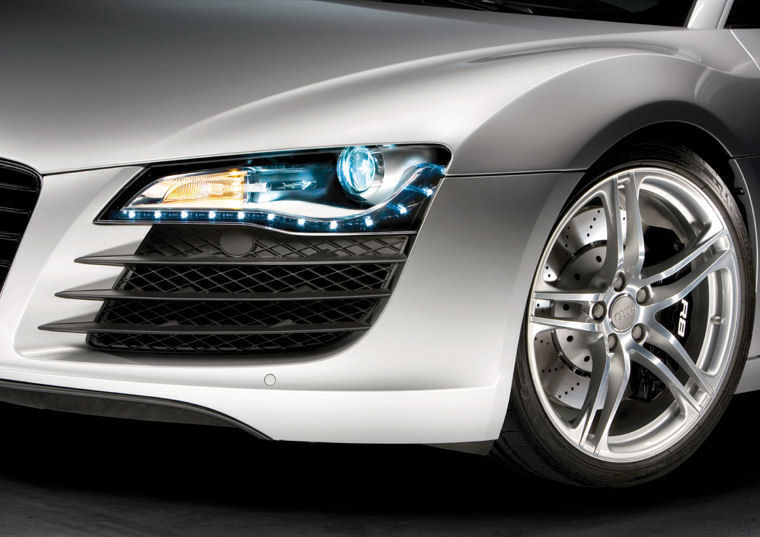 2009 Audi R8 Headlight Picture