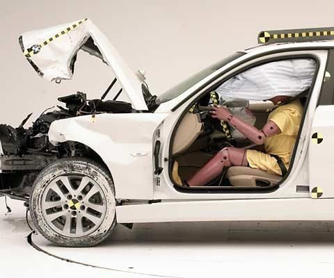 2010 BMW 3-Series IIHS Frontal Impact Crash Test Picture 2010 BMW 3-Series IIHS Frontal Impact Crash Test Picture