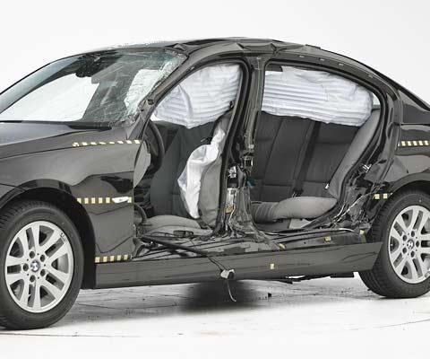 2010 BMW 3-Series IIHS Side Impact Crash Test Picture 2010 BMW 3-Series IIHS Side Impact Crash Test Picture