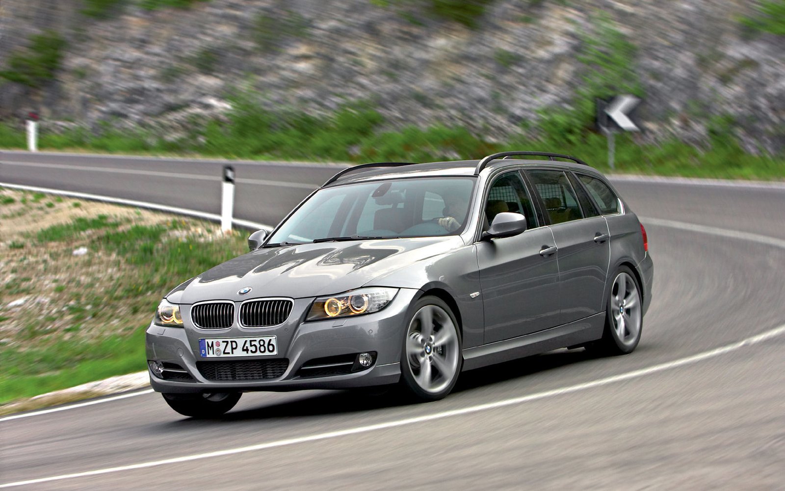 BMW 3-Series Desktop Wallpaper