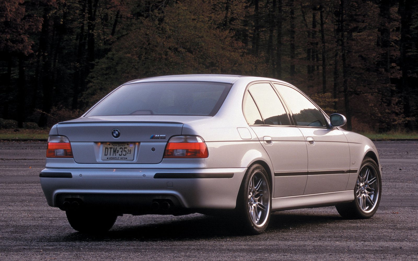 BMW 5-Series Desktop Wallpaper