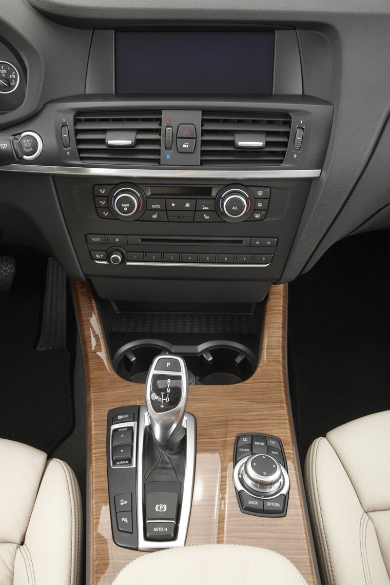 2011 BMW X3 xDrive35i Center Stack Picture