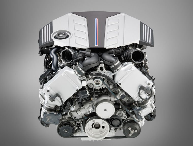 2010 BMW X5 M 4.4L V8 twin-turbocharged Engine Picture