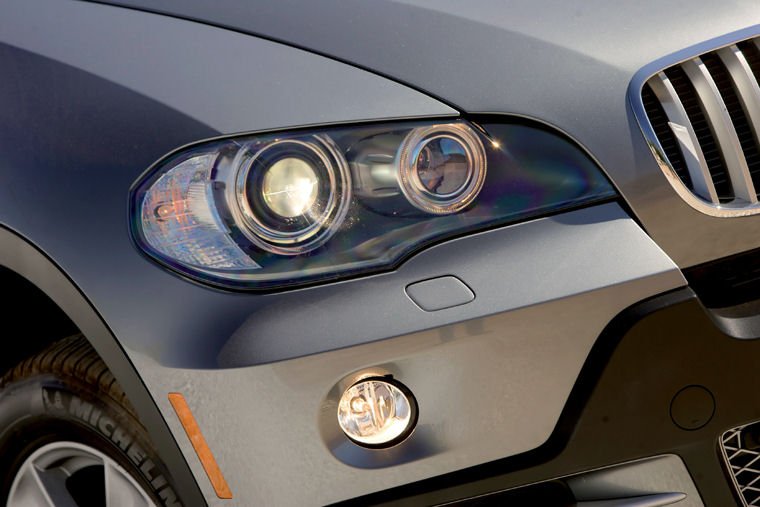 2010 BMW X5 xDrive48i Headlight Picture