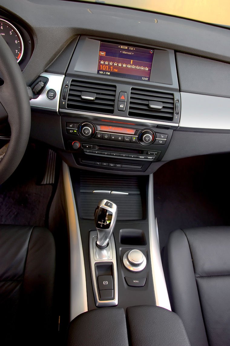 2010 BMW X5 xDrive48i Center Stack Picture