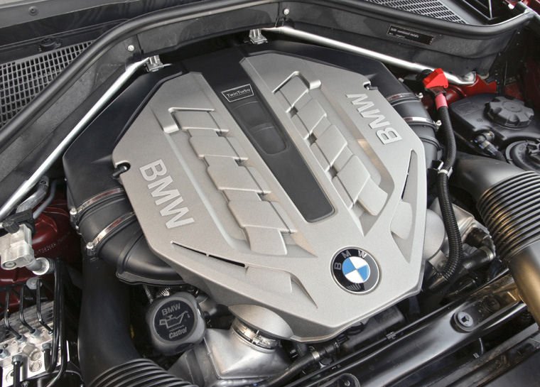 2011 BMW X5 xDrive50i 4.4L V8 twin-turbocharged Engine Picture