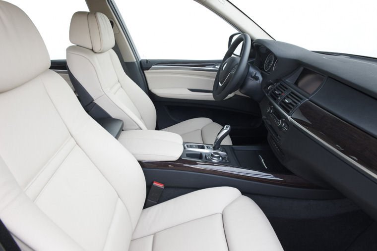 2011 BMW X5 xDrive50i Front Seats Picture