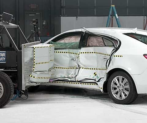 2010 Buick LaCrosse IIHS Side Impact Crash Test Picture
