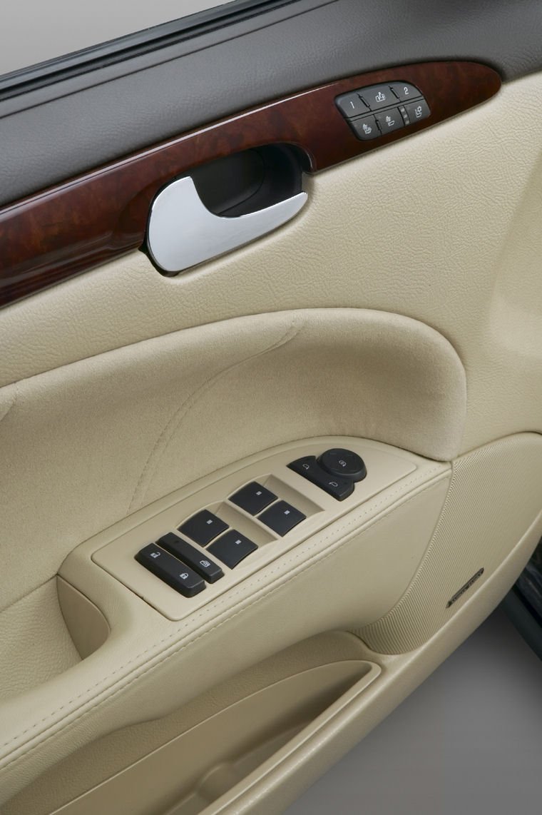 2010 Buick Lucerne Super Door Panel Picture