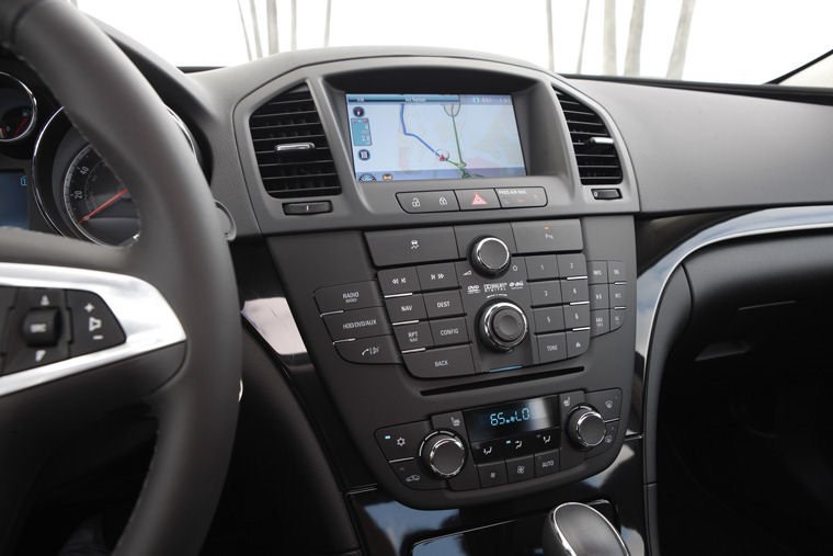 2011 Buick Regal CXL Center Stack Picture