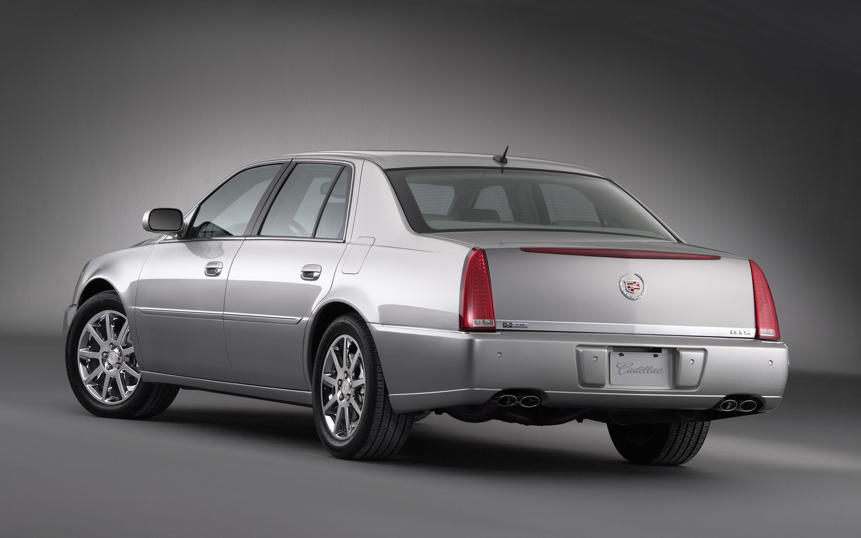 Cadillac DTS Desktop Wallpaper