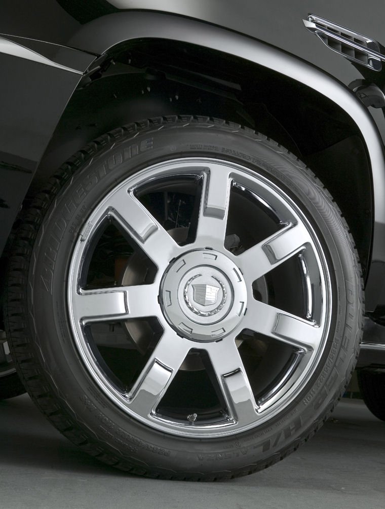 2010 Cadillac Escalade Rim Picture