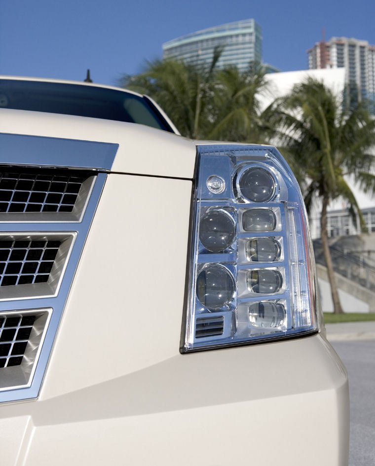 2010 Cadillac Escalade ESV Headlight Picture