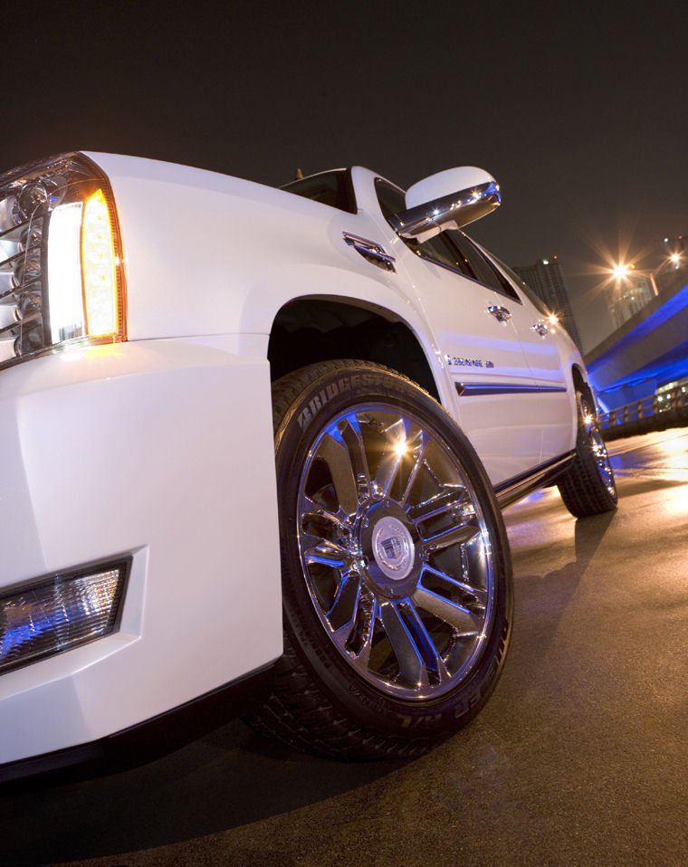 2010 Cadillac Escalade ESV Rim Picture