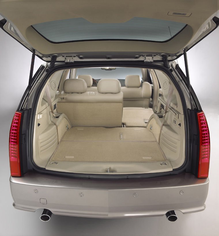 2004 Cadillac SRX Trunk Picture
