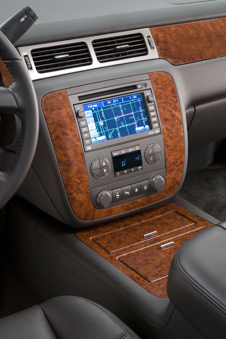 2008 Chevrolet Avalanche Center Stack Picture
