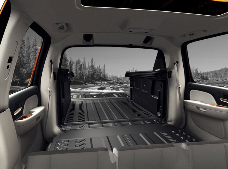 2010 Chevrolet Avalanche Middle Gate Picture