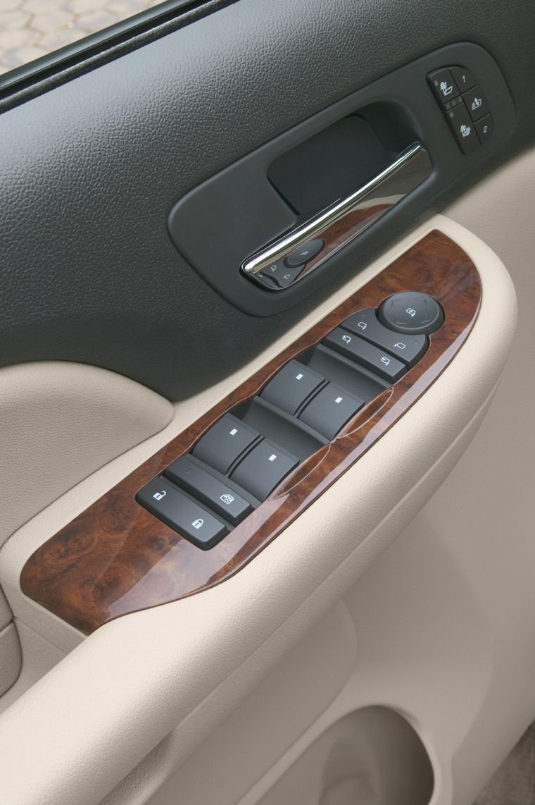 2010 Chevrolet Avalanche Window Controls Picture