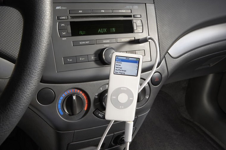 2010 Chevrolet Aveo Sedan Center Stack Picture