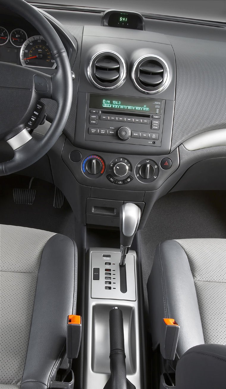 2010 Chevrolet Aveo5 Center Stack Picture