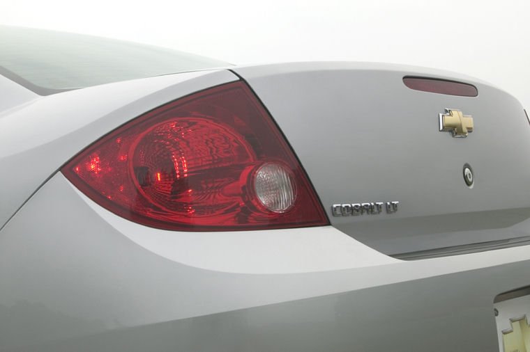 2010 Chevrolet Cobalt Sedan Tail Light Picture