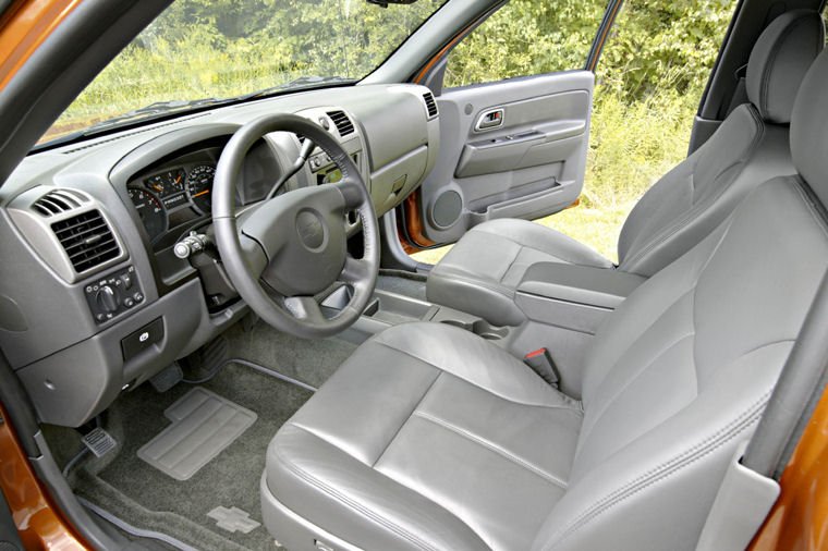 2004 Chevrolet Colorado Crew Cab Front Seats Picture