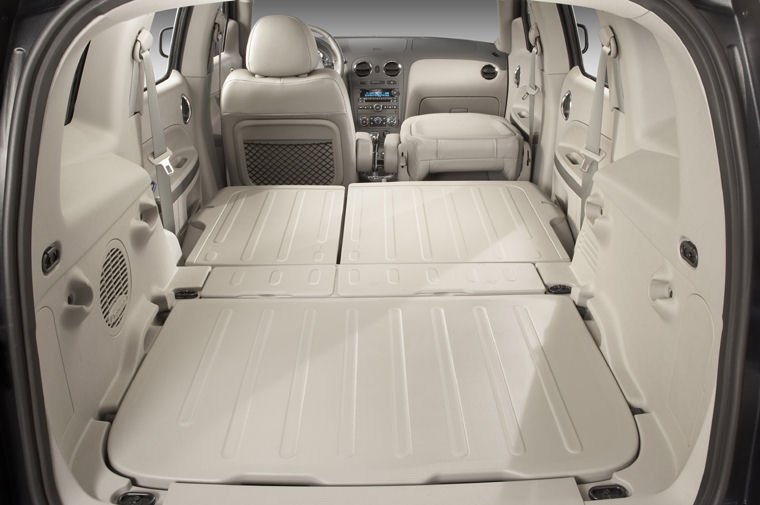 2010 Chevrolet HHR Trunk Picture
