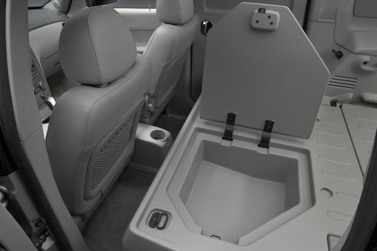 2010 Chevrolet HHR Trunk Picture